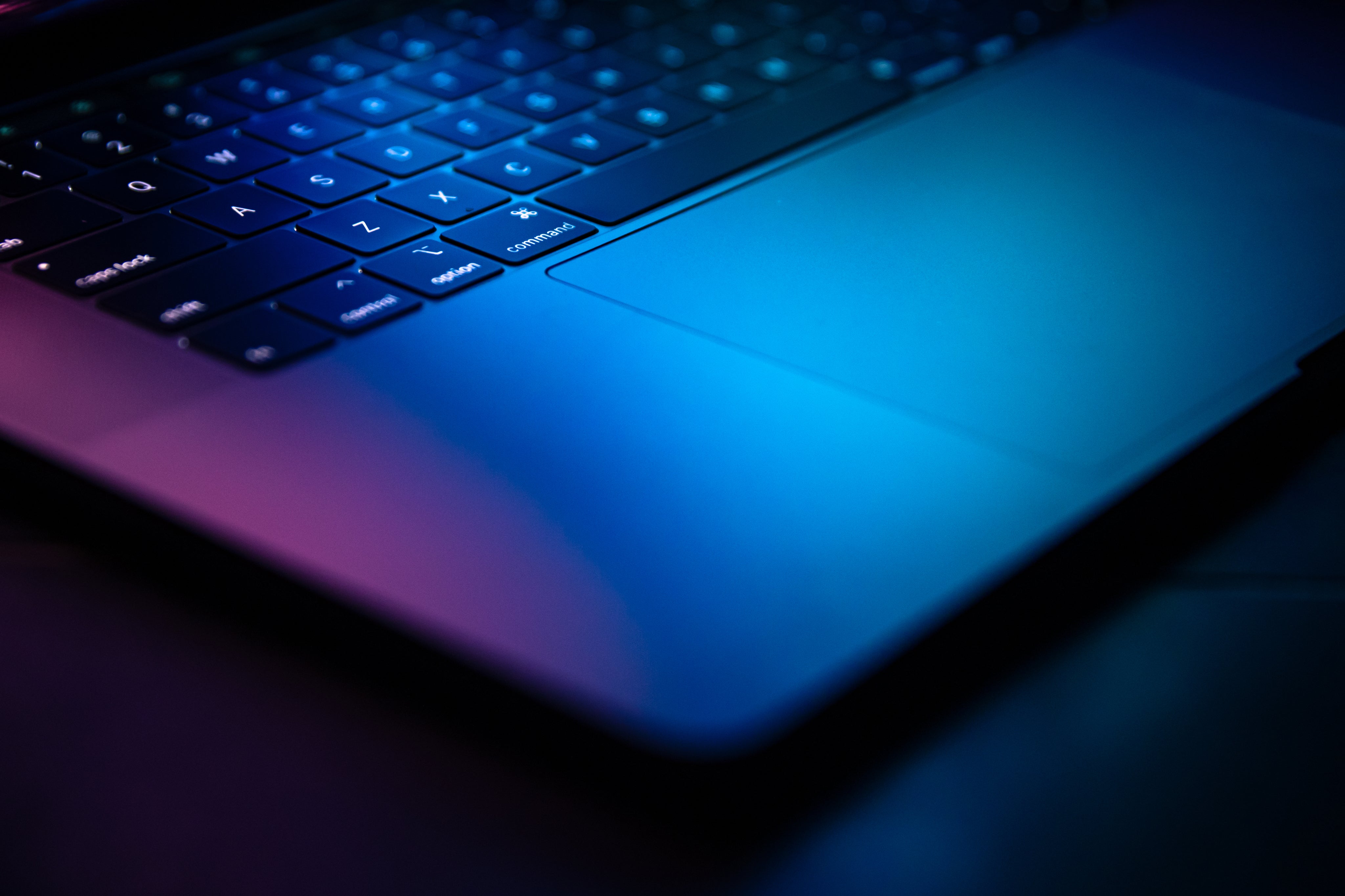 OEM vs Aftermarket MacBook Screens – Which One Should You Buy?